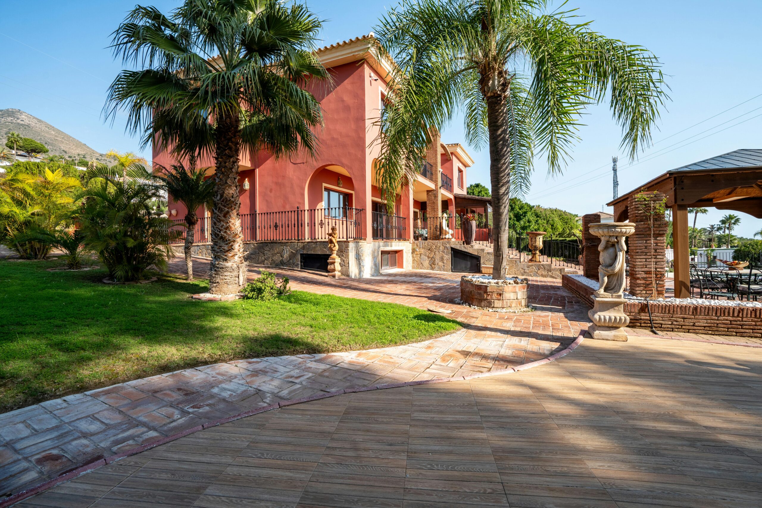 Rental solida home with property insurance in Mallorca.