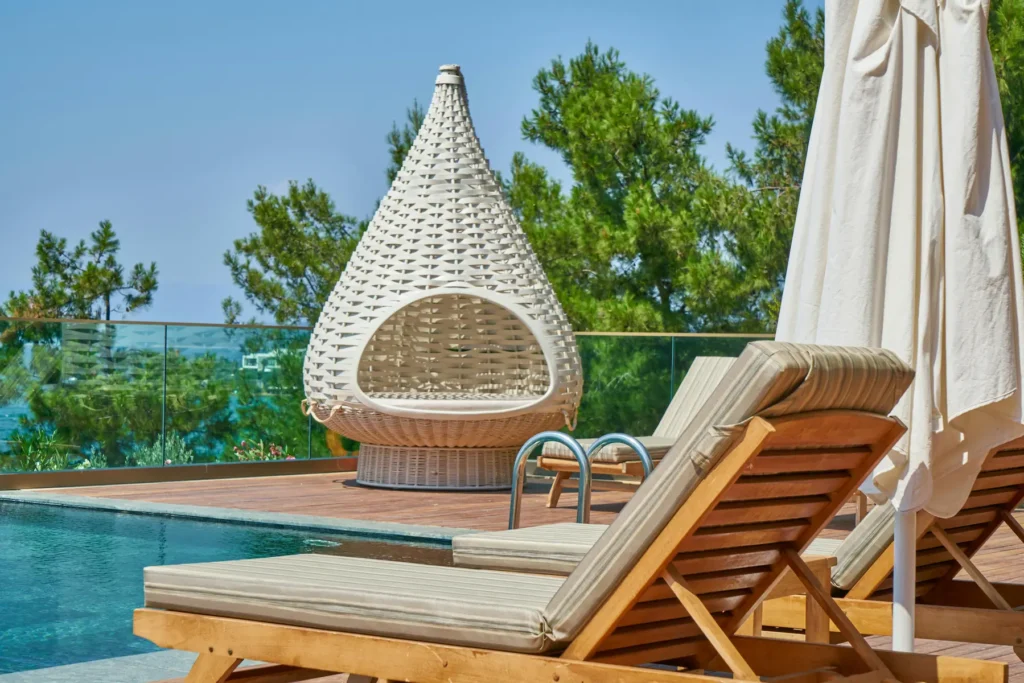 A luxury Spanish villa with a swimming pool and sea view, illustrating the need for comprehensive property insurance in Spain as a foreigner.